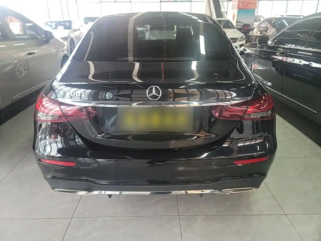 Mercedes-Benz E-Class — миниатюра 6