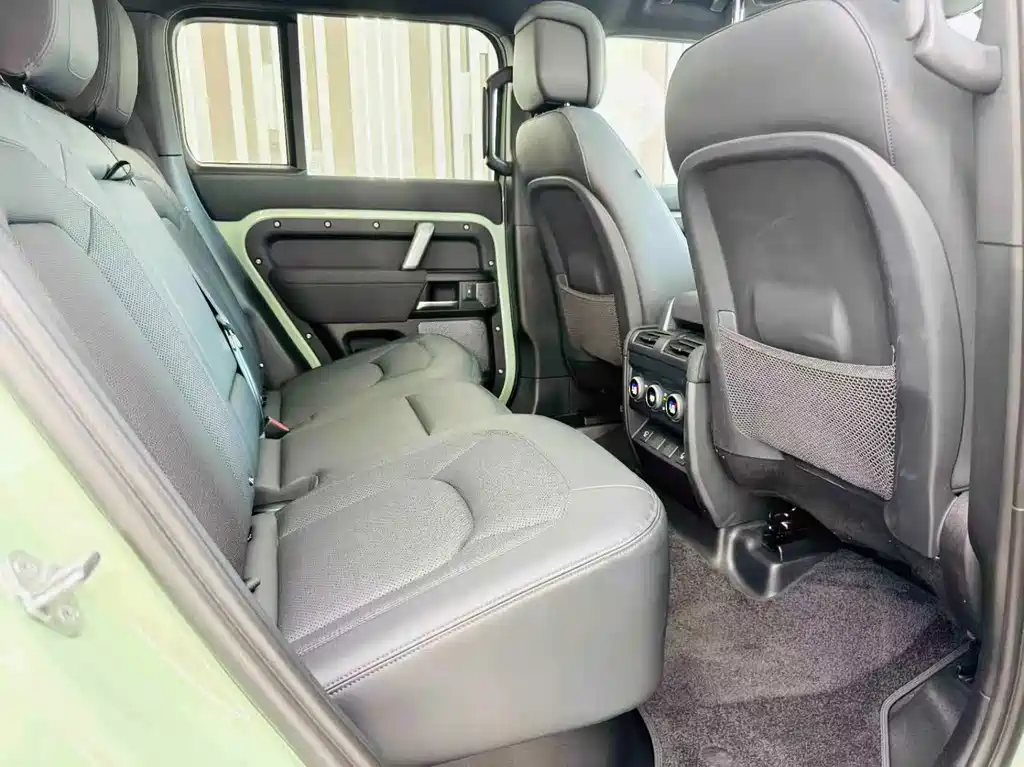 Land Rover Defender — миниатюра 25