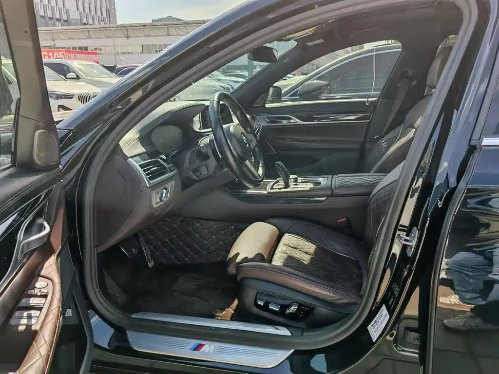 BMW 7 Series — миниатюра 5