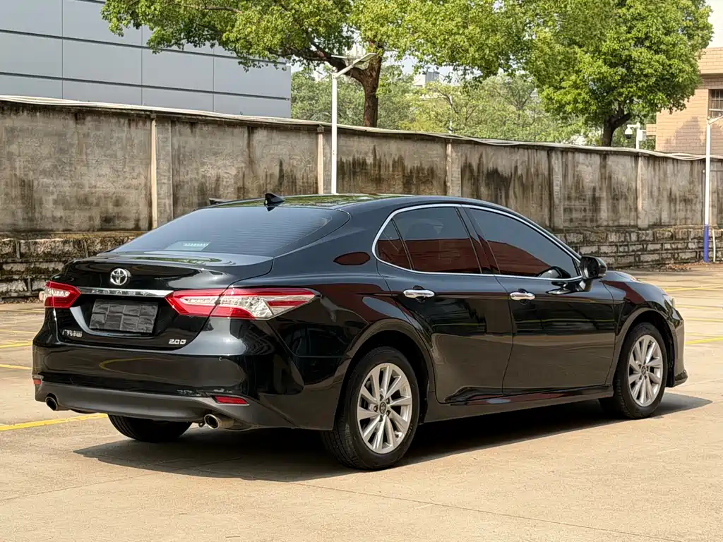 Toyota Camry 2021 2.0G Luxury