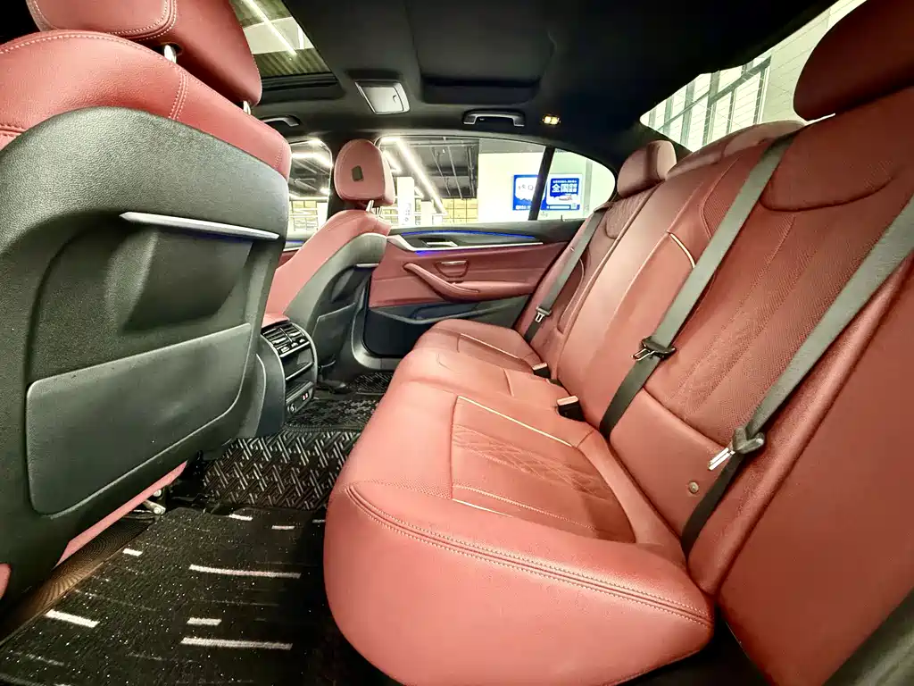 BMW 5 Series — миниатюра 5