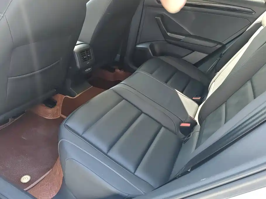 Volkswagen T-Roc — миниатюра 11