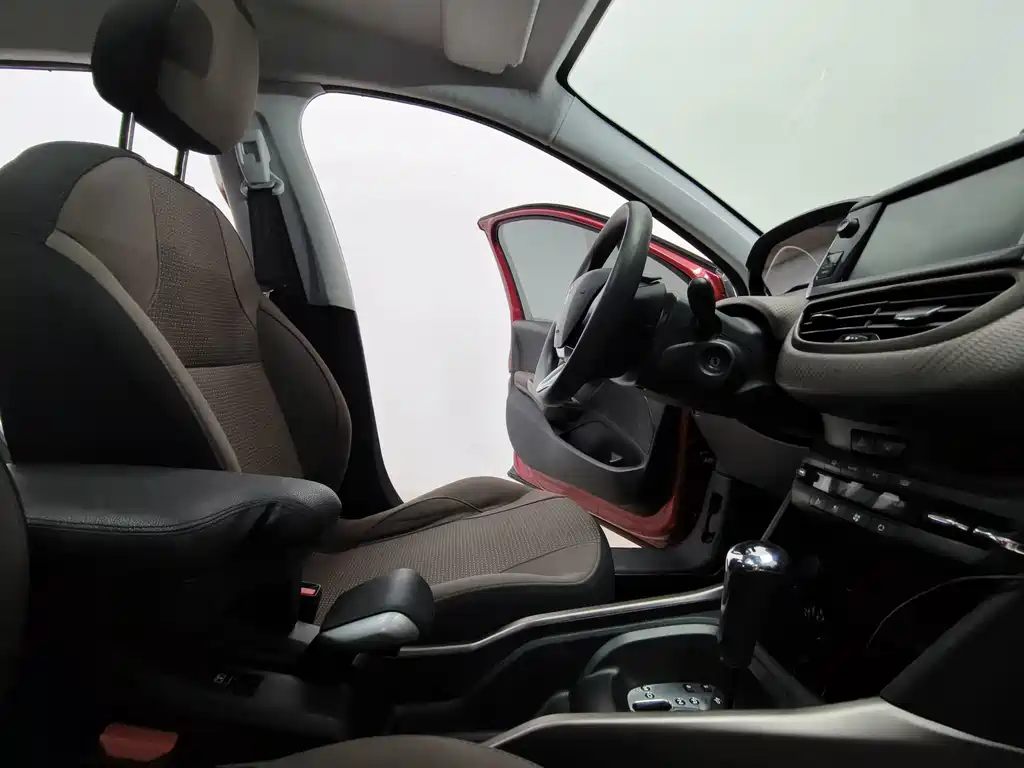 Peugeot 2008 — миниатюра 15