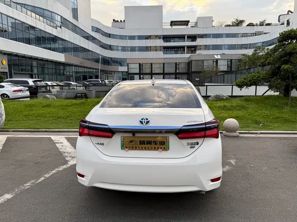 Toyota Corolla Hybrid — миниатюра 10