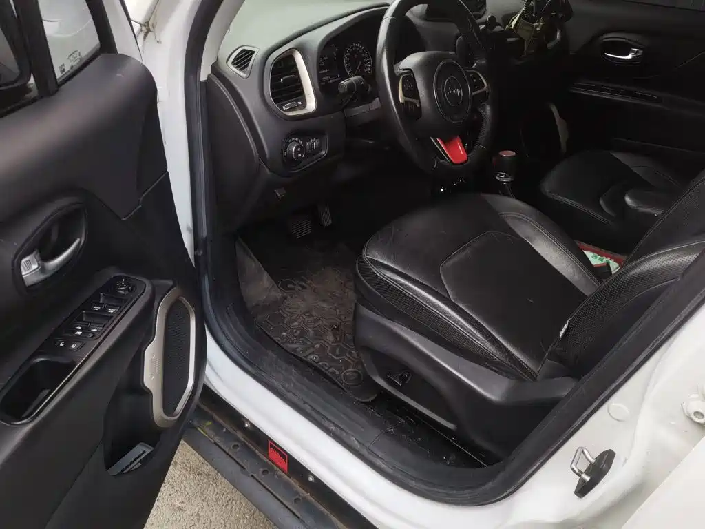 Jeep Renegade — миниатюра 12
