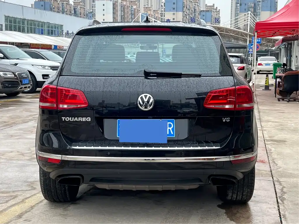 VOLKSWAGEN TOUAREG