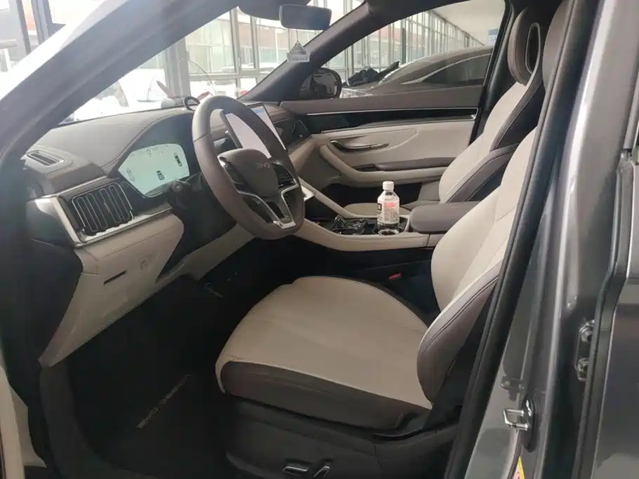 BYD PLUS New Energy — миниатюра 9