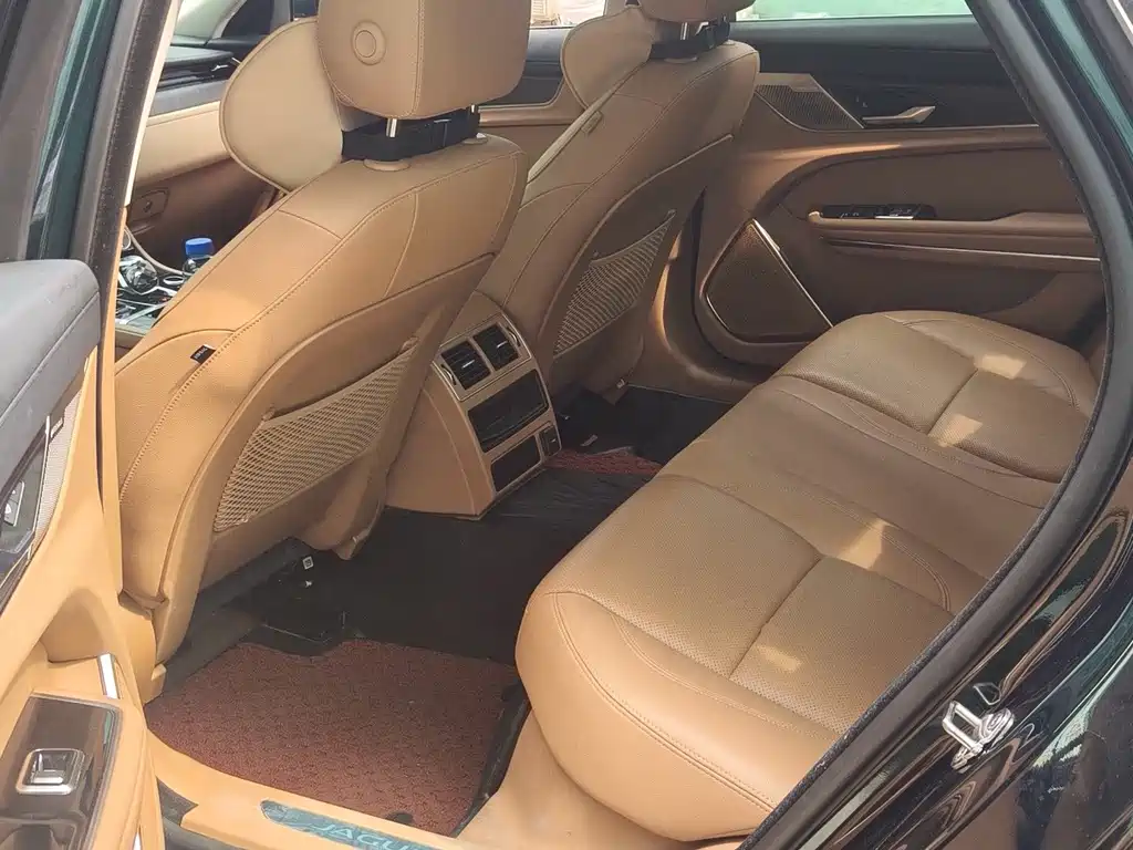 Jaguar XFL — миниатюра 4