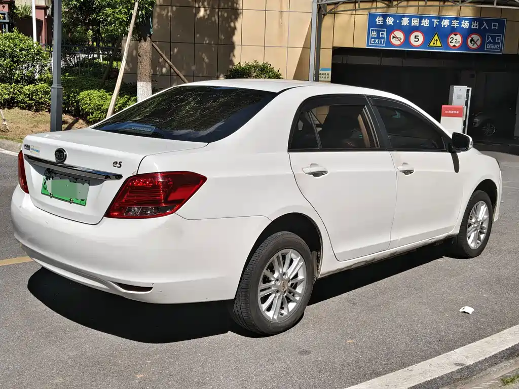 BYD e5 — миниатюра 5