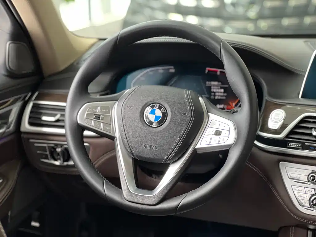 BMW 7 Series — миниатюра 7