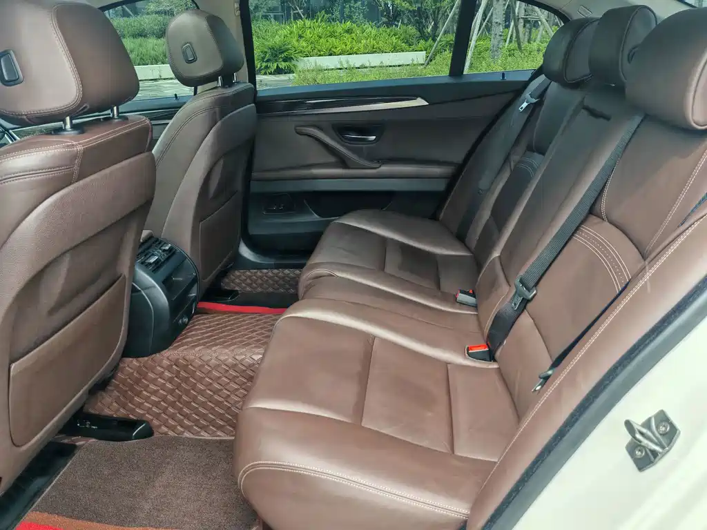 BMW 5 Series — миниатюра 10