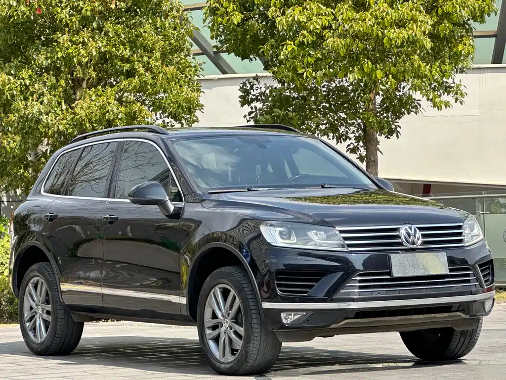 VOLKSWAGEN TOUAREG
