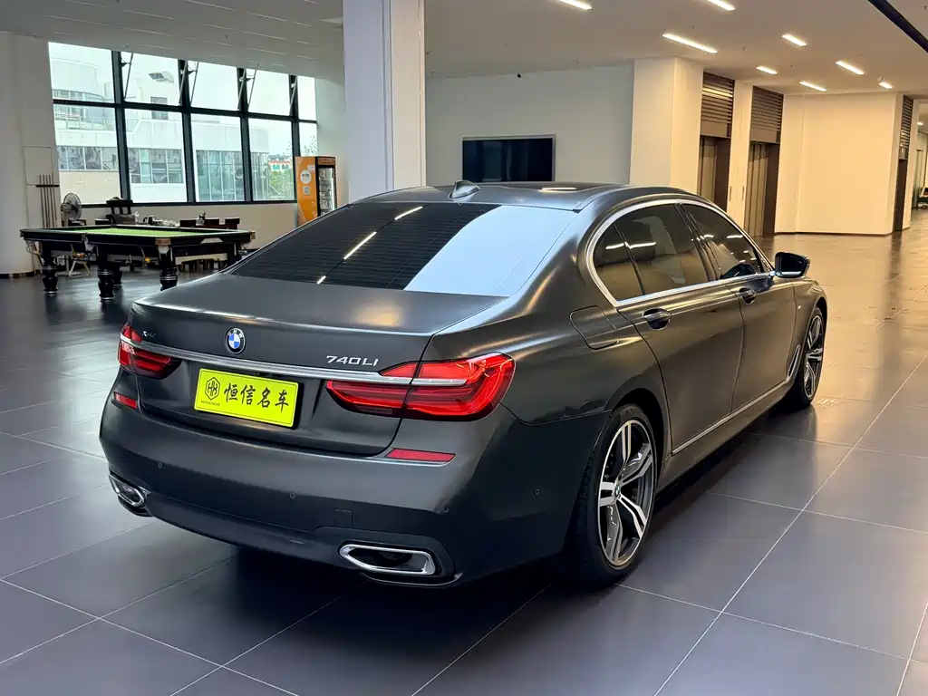 BMW 7 Series — миниатюра 7