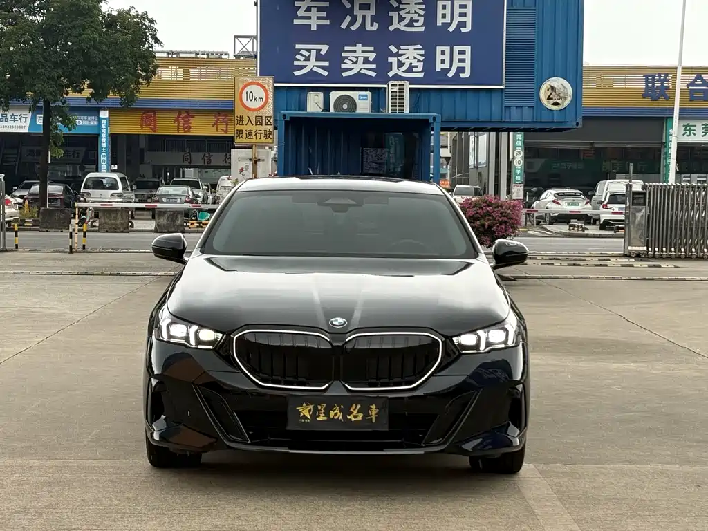 BMW 5 Series — миниатюра 2