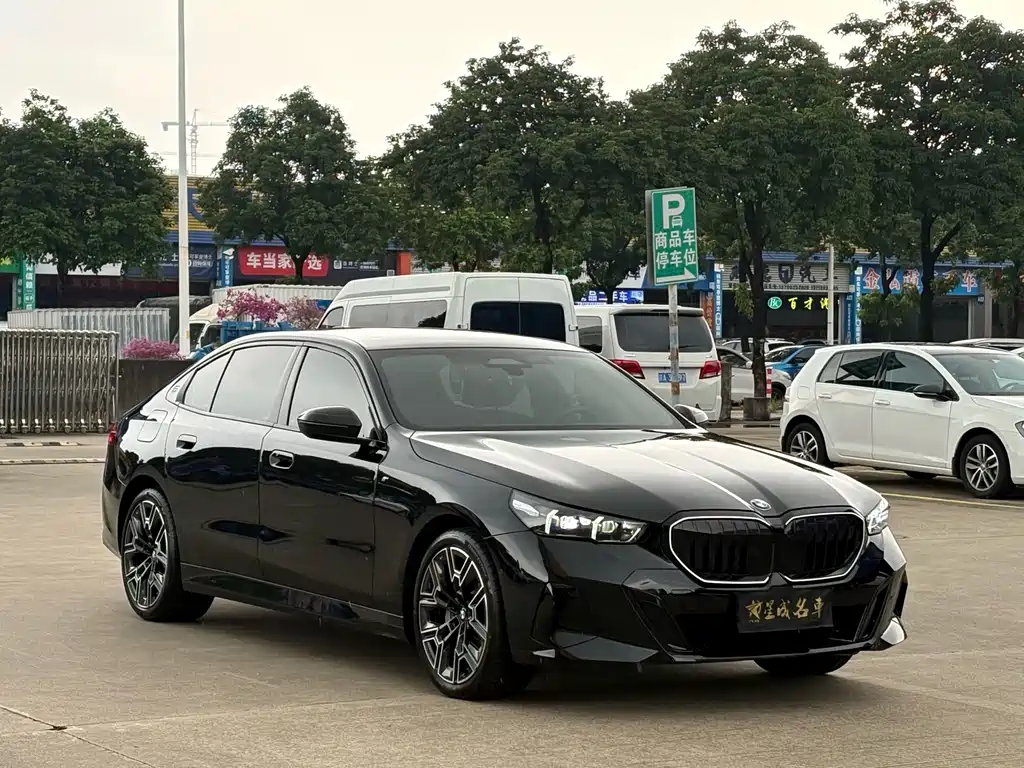 BMW 5 Series — миниатюра 3