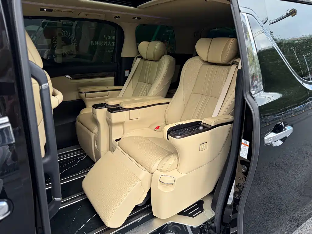 Toyota Vellfire — миниатюра 5