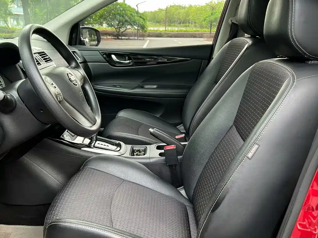 Nissan Tiida — миниатюра 7