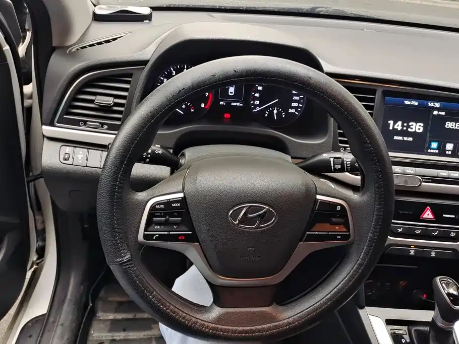 Hyundai Elantra — миниатюра 15