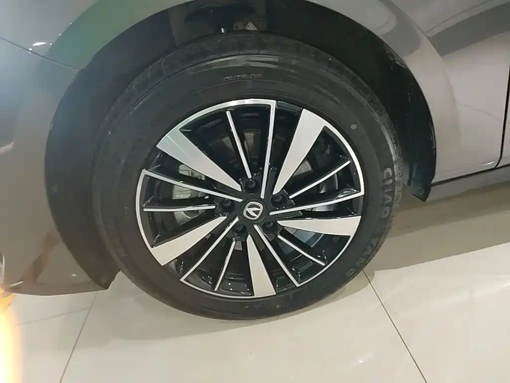 Changan Eado PHEV — миниатюра 23