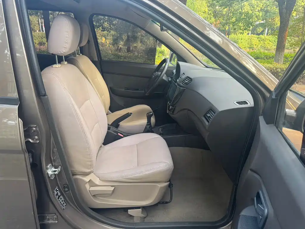 Wuling Hongguang — миниатюра 11