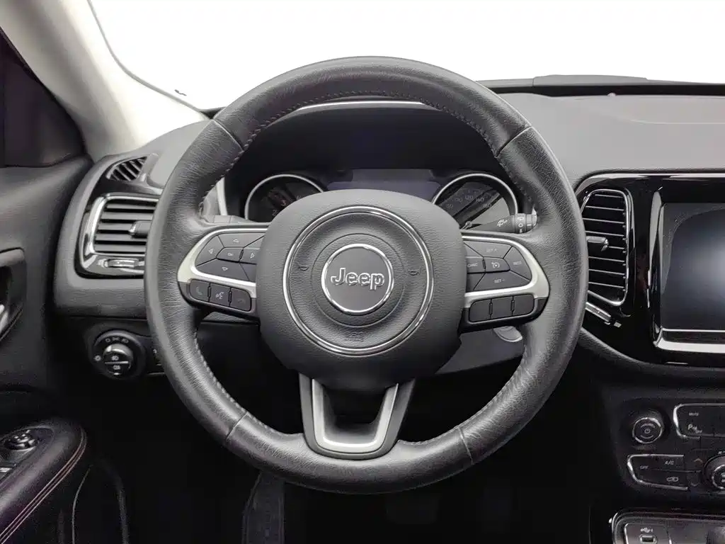 Jeep Compass — миниатюра 11