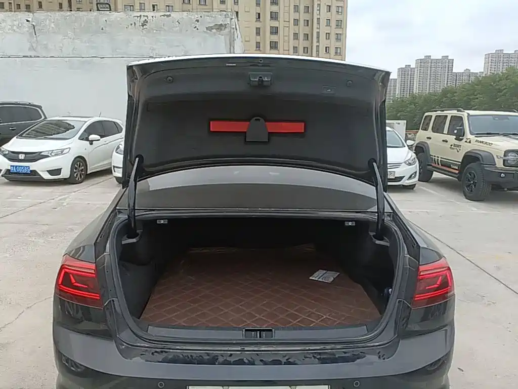 Volkswagen 迈腾 PHEV — миниатюра 19
