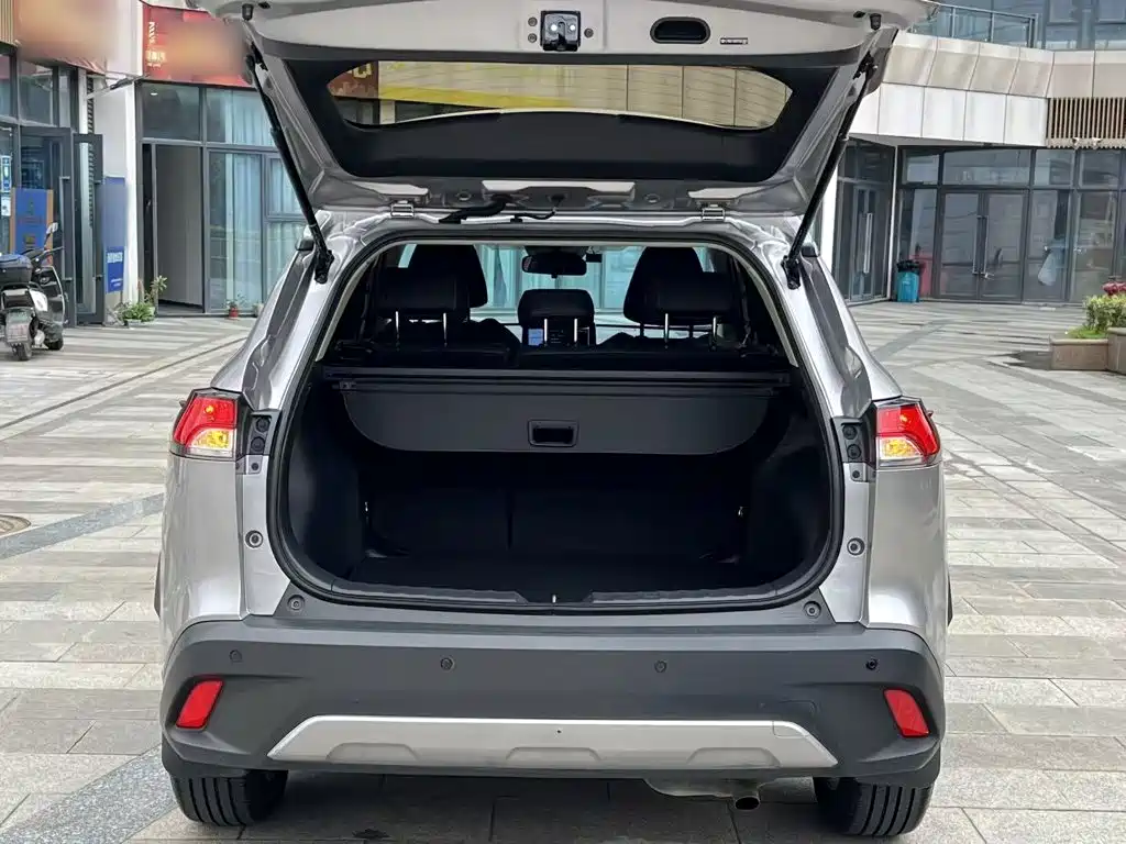 Toyota Corolla Cross — миниатюра 19