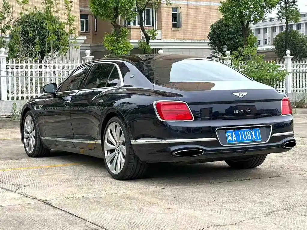 Bentley Flying Spur — миниатюра 9