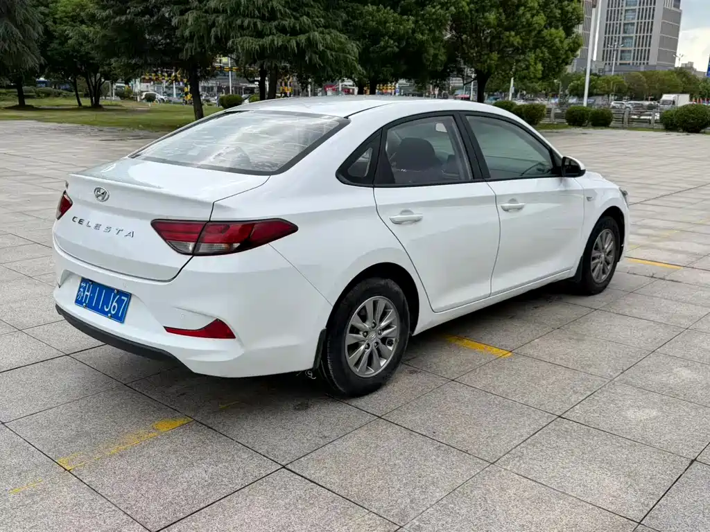 Hyundai Elantra — миниатюра 9