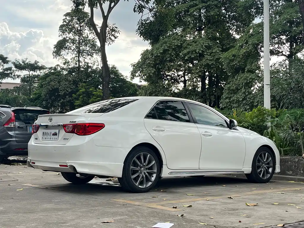 Toyota Reiz — миниатюра 7