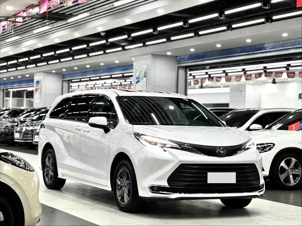 Toyota Sienna — миниатюра 3
