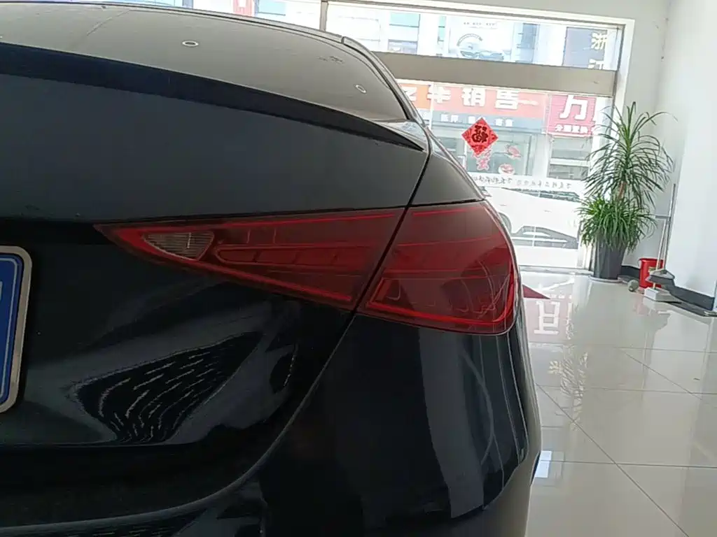 Mercedes-Benz C-Class — миниатюра 8