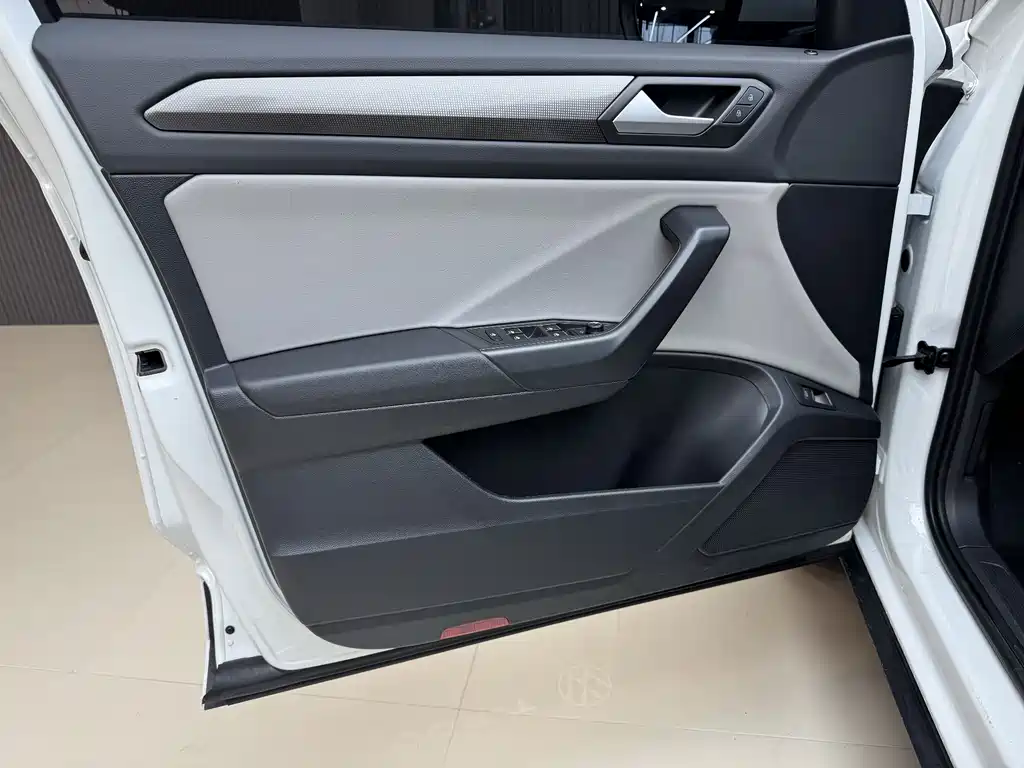 VOLKSWAGEN T ROC EXPLORING SONGS