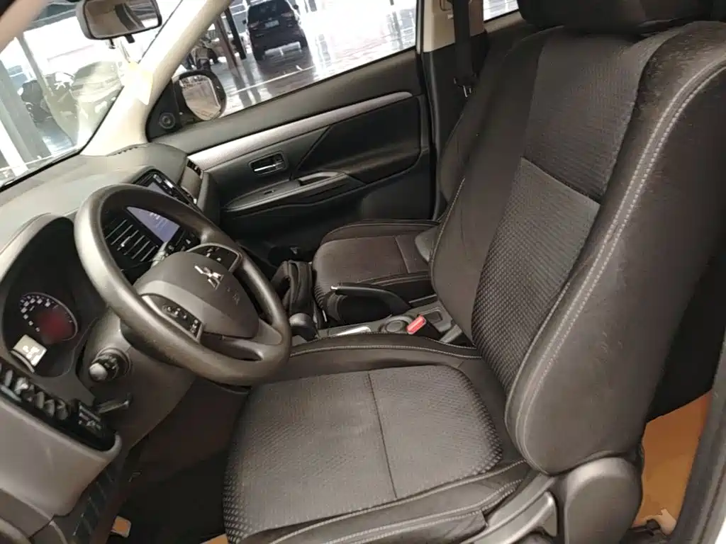 Mitsubishi Outlander — миниатюра 15