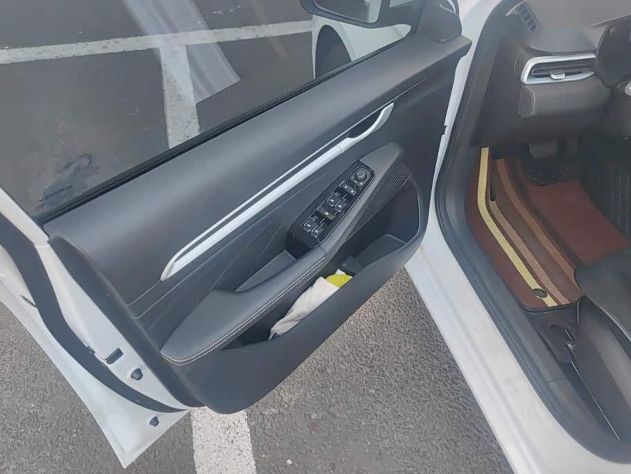 Geely Emgrand 1.5 л 2025 г. Белый, пробег 2500 км