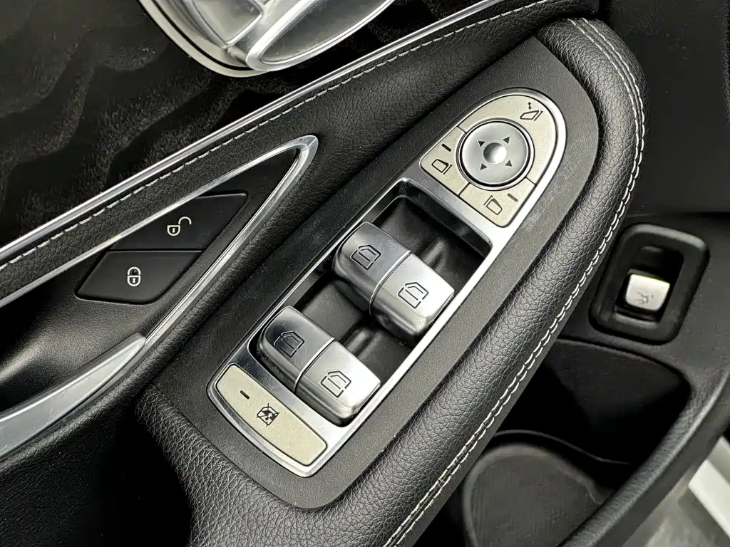 Mercedes-Benz C-Class — миниатюра 12