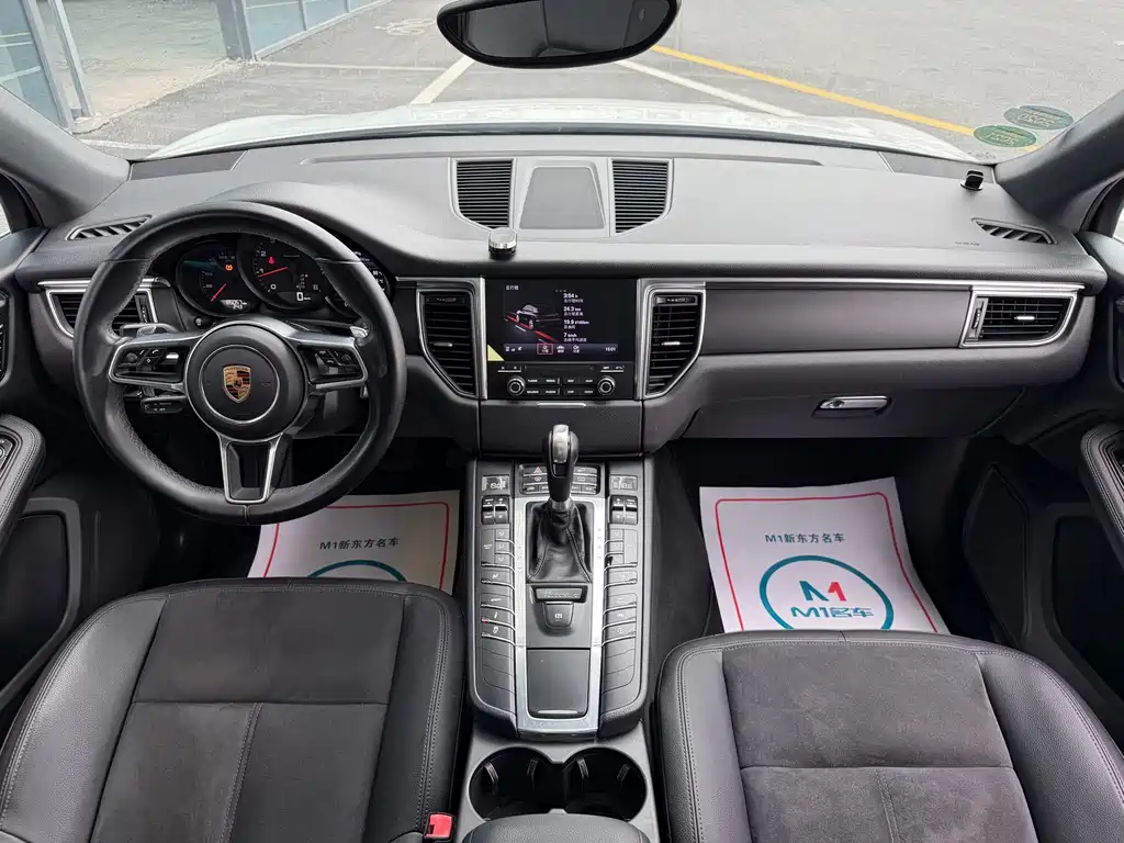 Porsche Macan — миниатюра 10