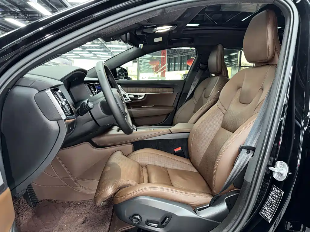 Volvo S90 2024 B5 Luxury