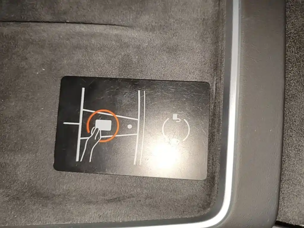 Tesla Model 3 — миниатюра 9