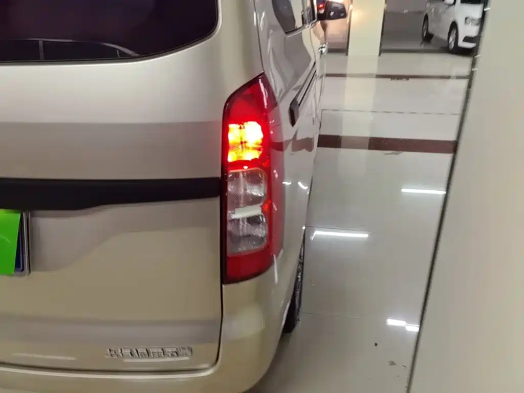 Wuling Hongguang V — миниатюра 8