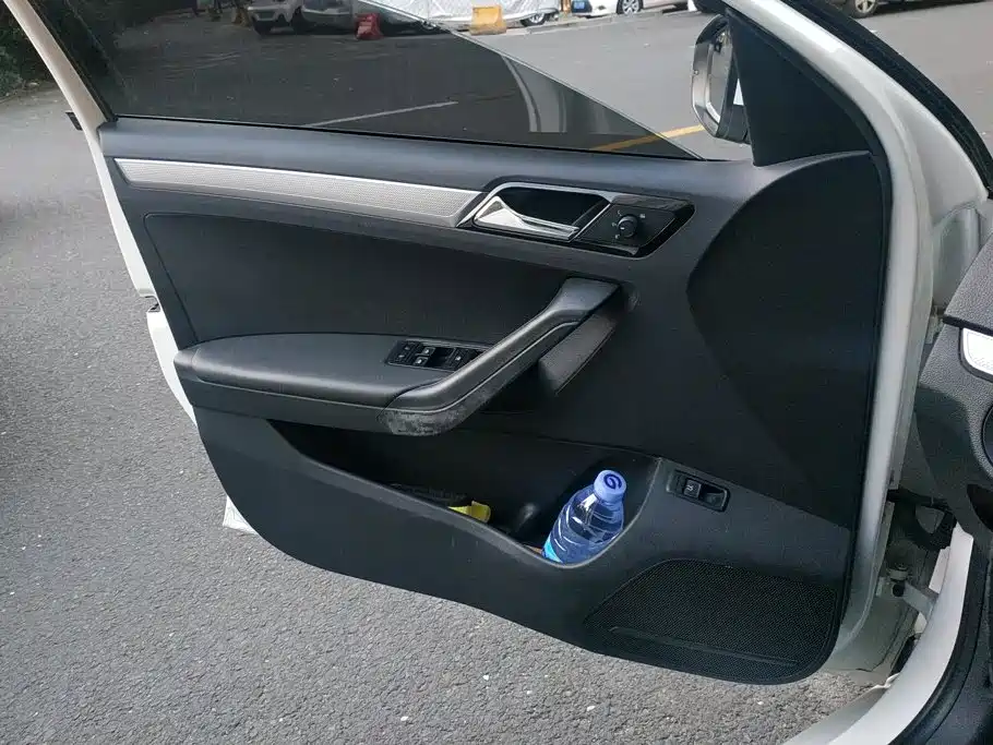 Volkswagen Jetta — миниатюра 7