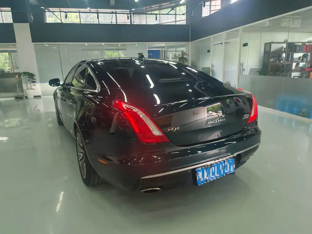 Jaguar XJ — миниатюра 5