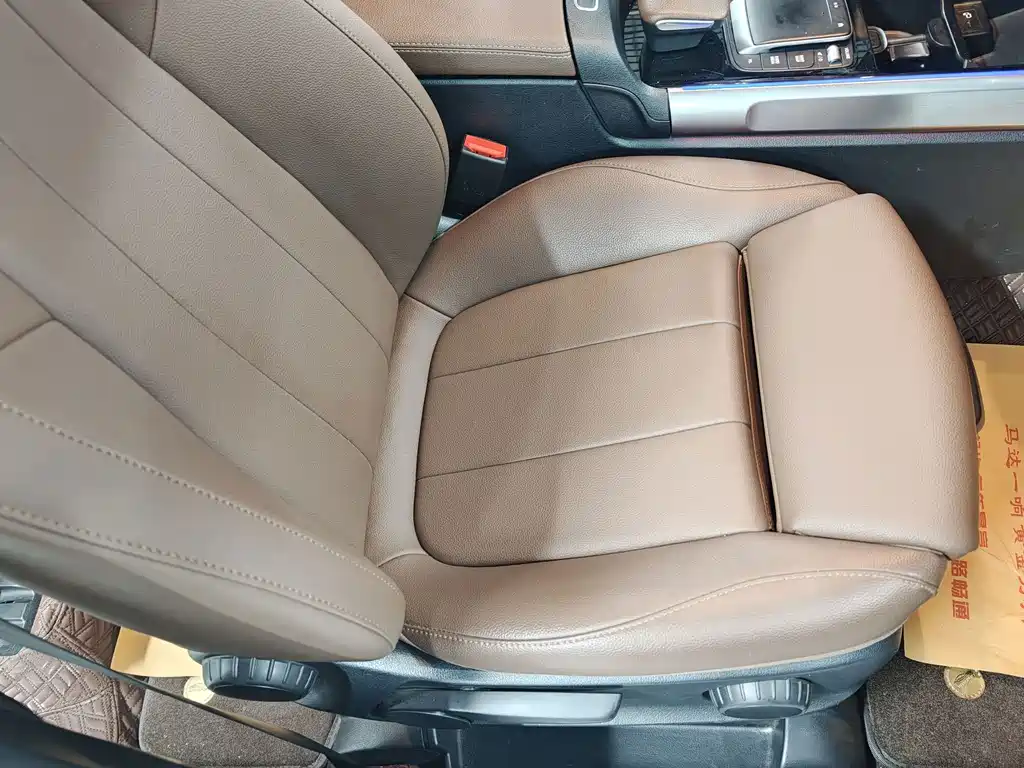 Mercedes-Benz GLB — миниатюра 12