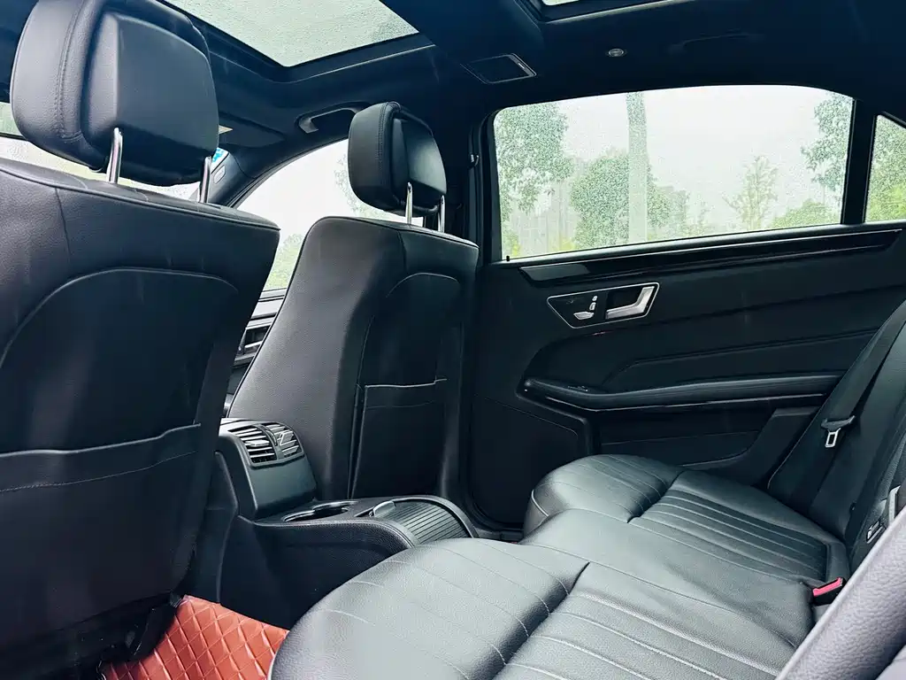 Mercedes-Benz E-Class — миниатюра 5