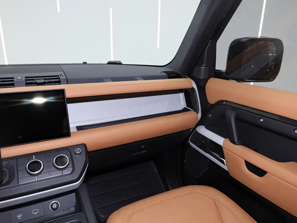 Land Rover Defender — миниатюра 17
