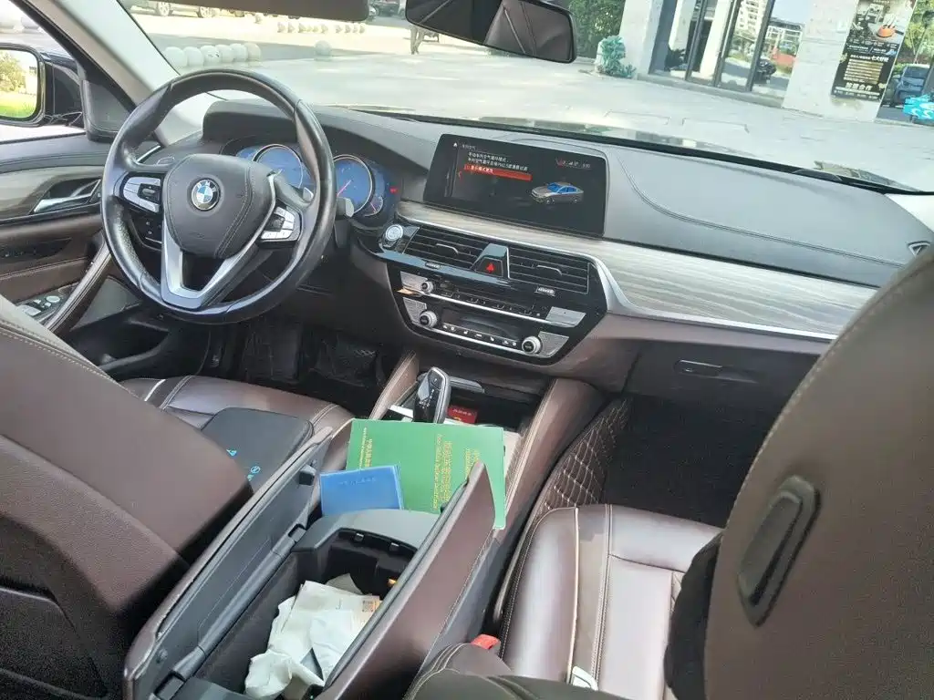 BMW 5 Series — миниатюра 13