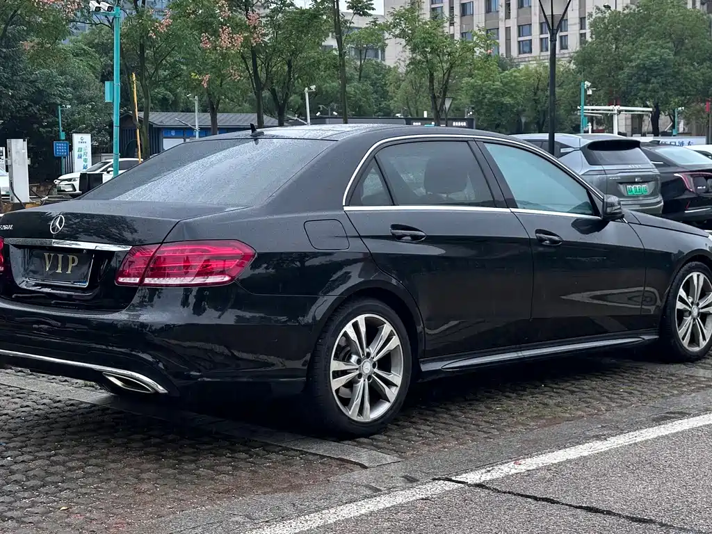 Mercedes-Benz E-Class — миниатюра 13