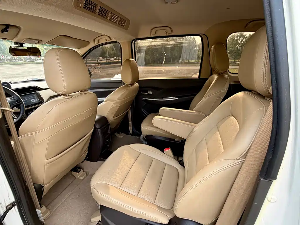 Wuling Hongguang — миниатюра 6