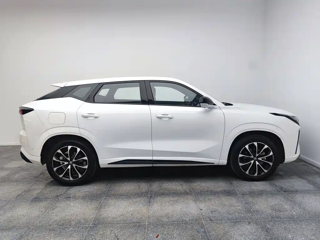 Changan UNI-Z New Energy — миниатюра 3