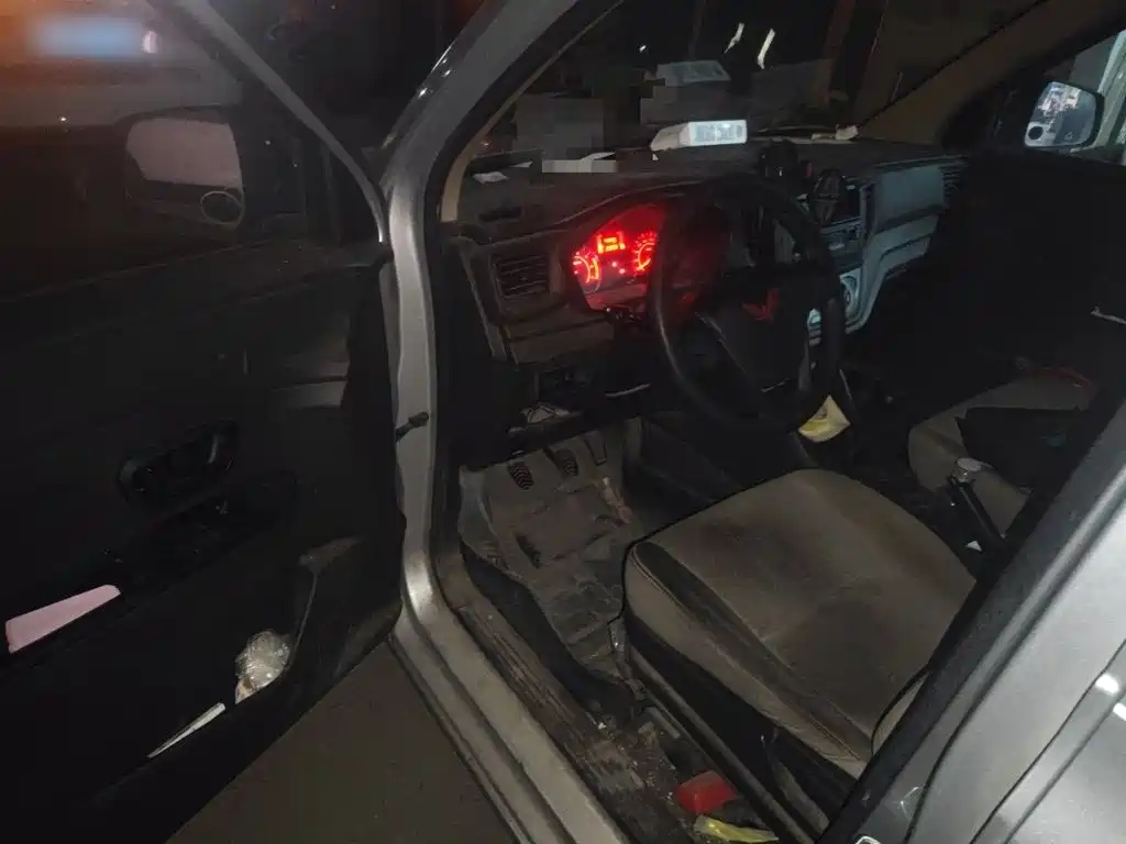 Wuling Hongguang V — миниатюра 12